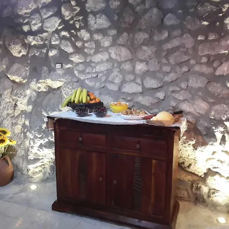 Al Vicolo Del Cilento Bed and Breakfast 3*